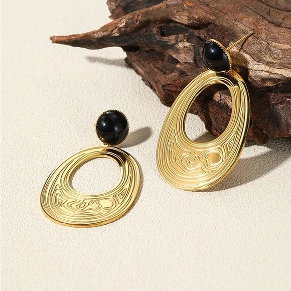 ◾️18K Gold Plated Vintage Black Stone Earrings - Picture 2 of 7